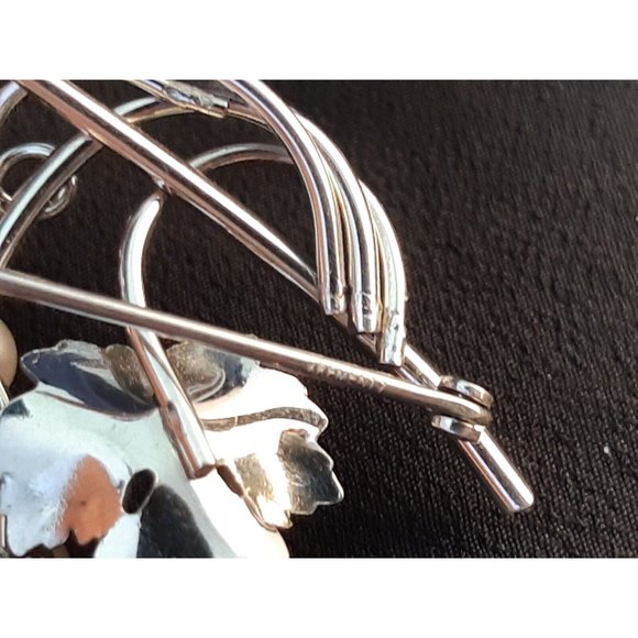 VINTAGE KREMENTZ CULTURED PEARL GRAPE CLUSTER BROOCH AND SCREW BACK EARRINGS SET - Picture 5 of 8